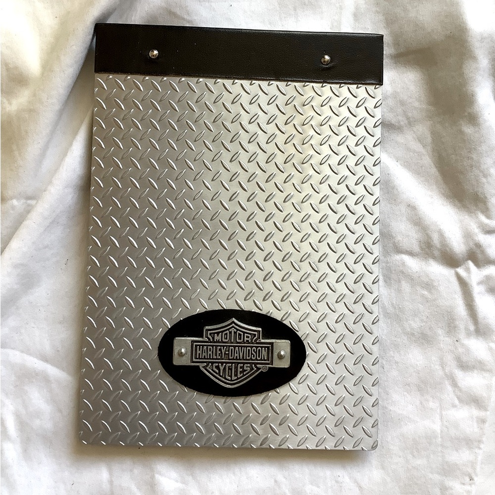 Harley-Davidson unique stationary set with chrome like exterior and raised logo